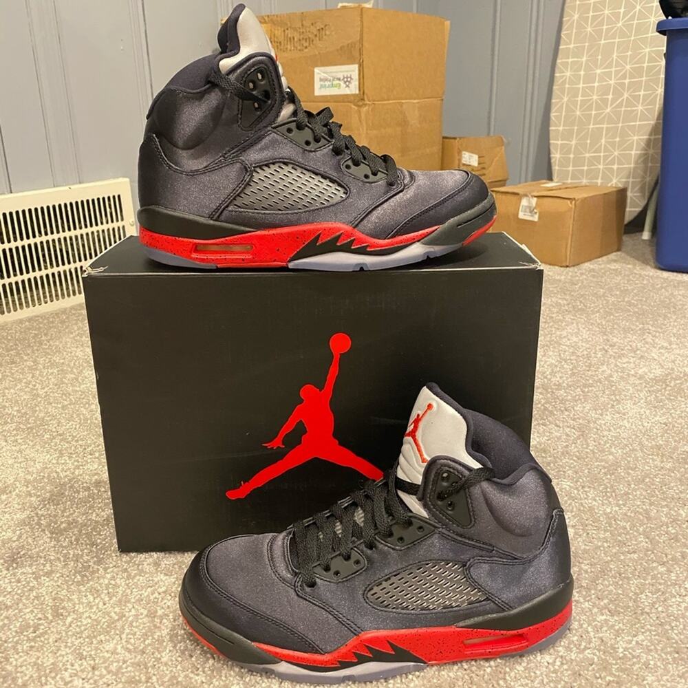 Air Jordan 5 Retro Black & University Red Sneakers, Men's Size 8 (41)